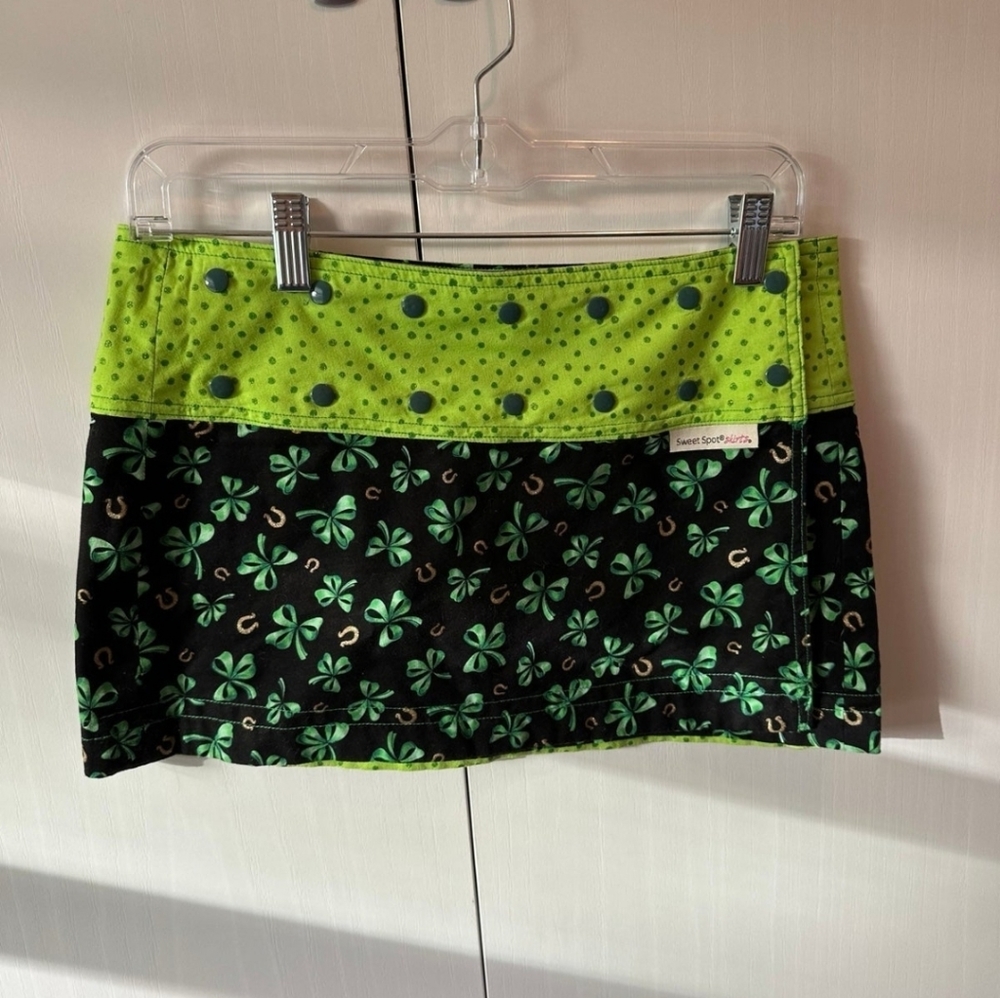 Sweet Spot REVERSIBLE sport skirt. Snap adjustable to fit sizes 2-14